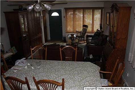 4th image of 142 Dewey Ave