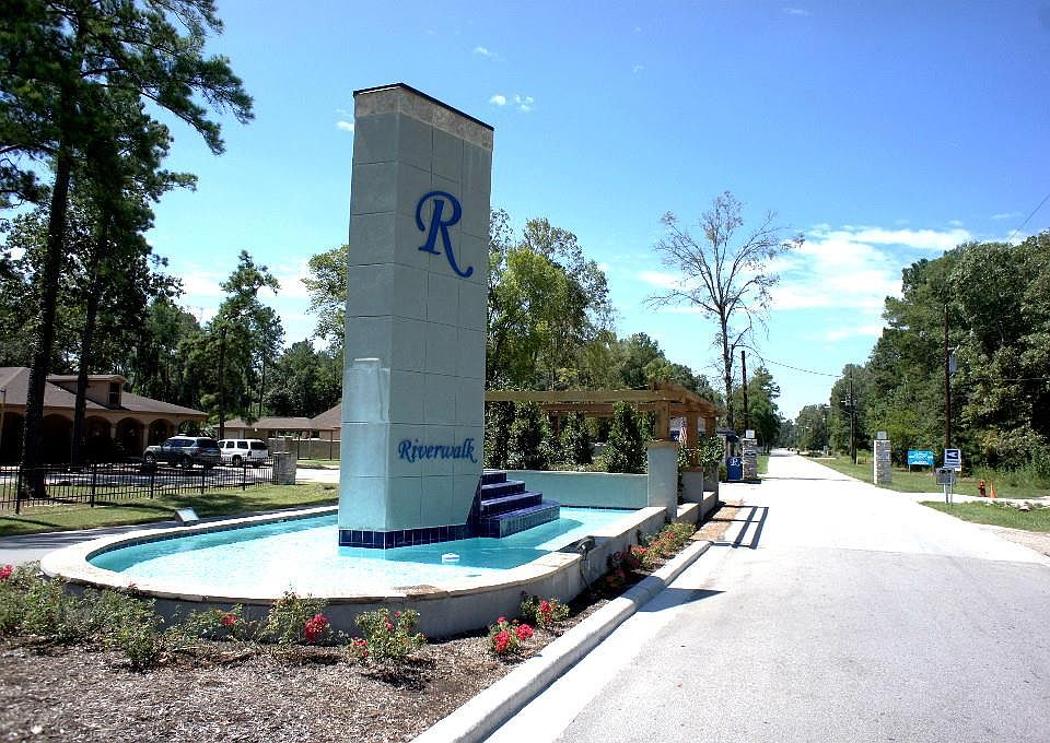 1st image of 19478 Riverwalk Dr