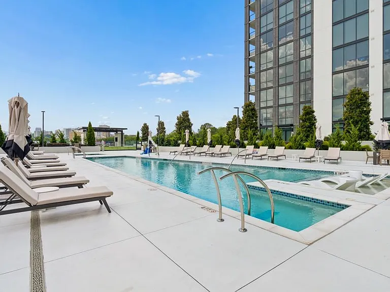 2425 Peachtree Rd NE #607 — Photo 35
