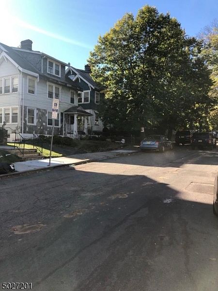 2nd image of 194-196 Custer Ave #2