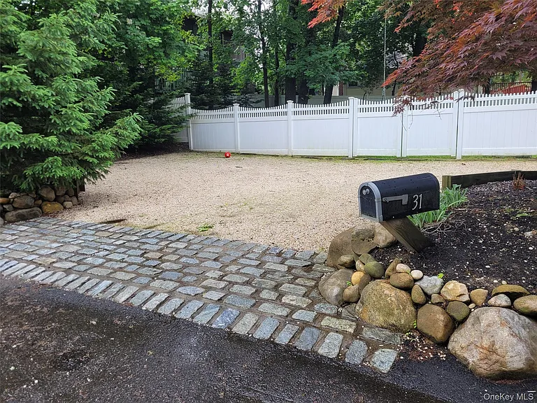 Apricot Rd — Photo 20