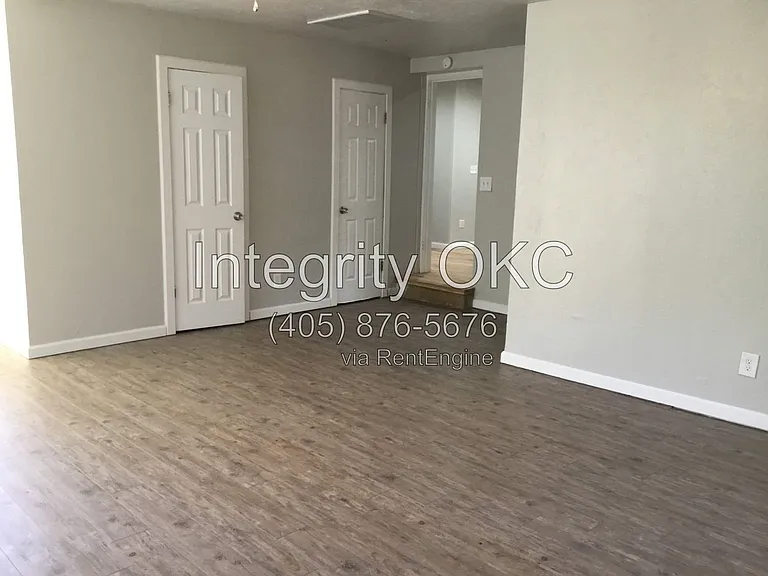 547 E Grumman Dr — Photo 6
