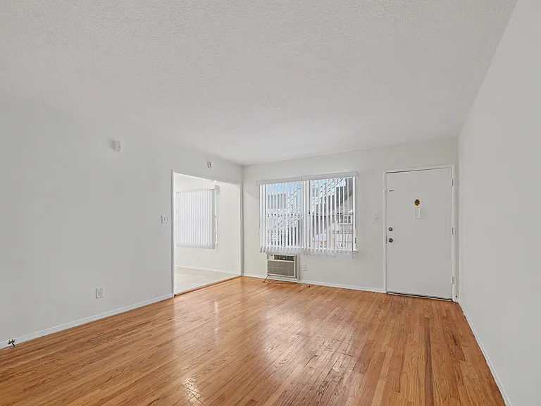 1037 N Curson Ave #2 — Photo 7