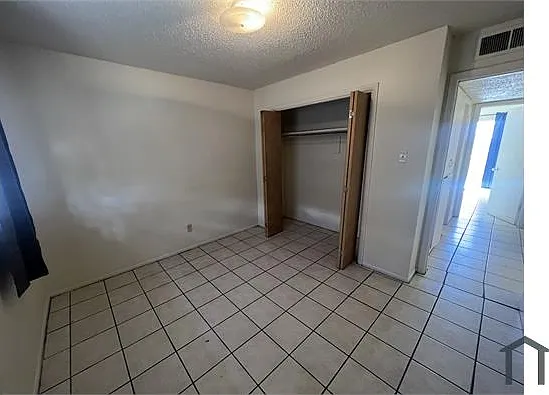 545 Palomas Dr SE #B — Photo 17