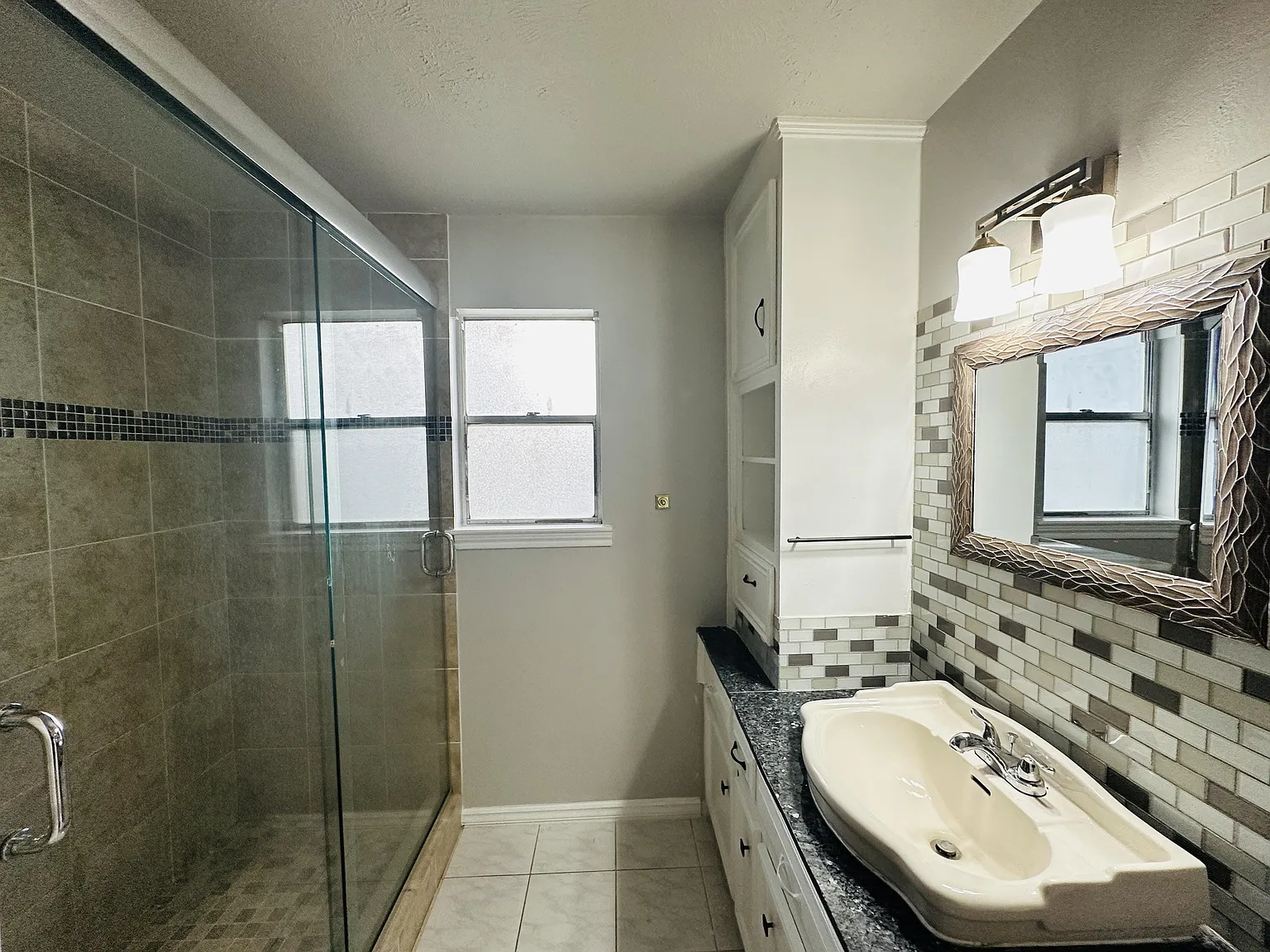 4 bed, 3.0 bath, 2800 sqft, $771 — Photo 4