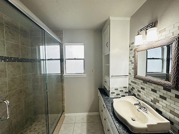 Master Bedroom Bathroom