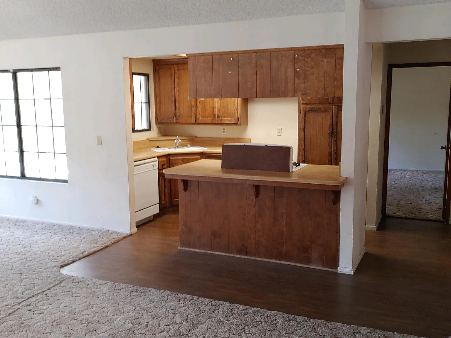 3 bed, 1628 sqft, $2,600 — Photo 4