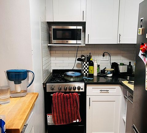 3rd image of 160 W 16th St APT 1C