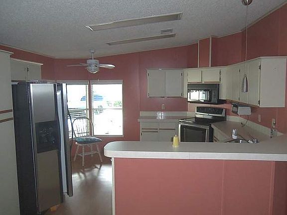 2nd image of 685 Arrow Ln