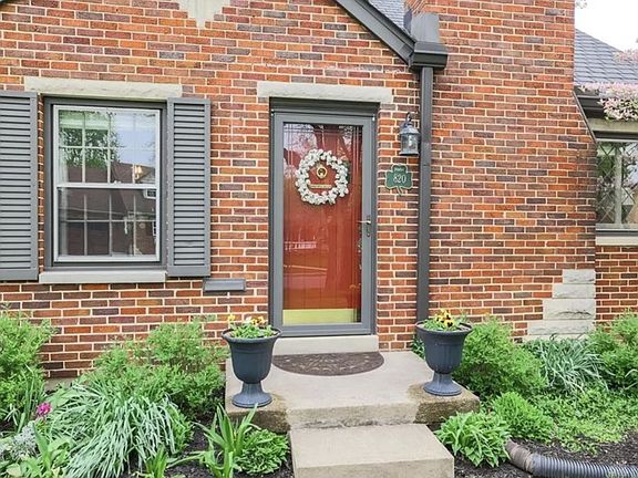 3rd image of 820 Acorn Dr