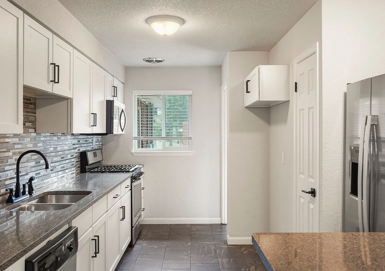 Recently Updated 4-Bedroom Near DU Utilities Included + Garage Available — Photo 4