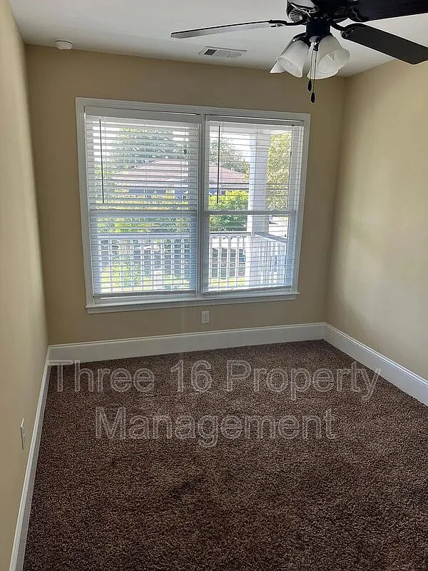 3 bed, 3.0 bath, 1359 sqft, $1,585 — Photo 3