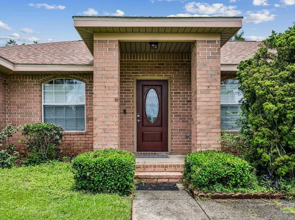 1710 Eagle Dr, Cantonment, FL 32533