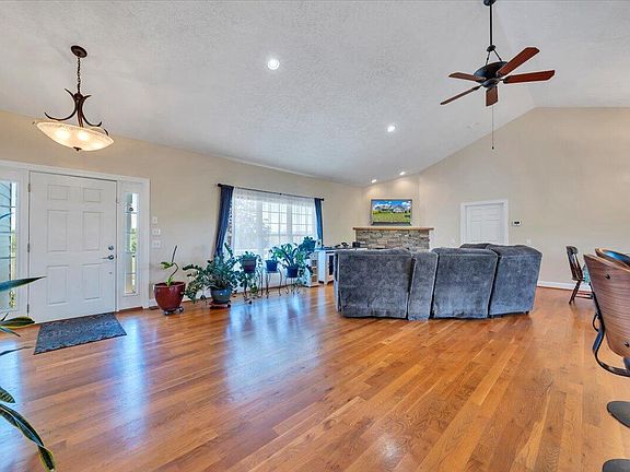 5th image of 47 Camellia Pl