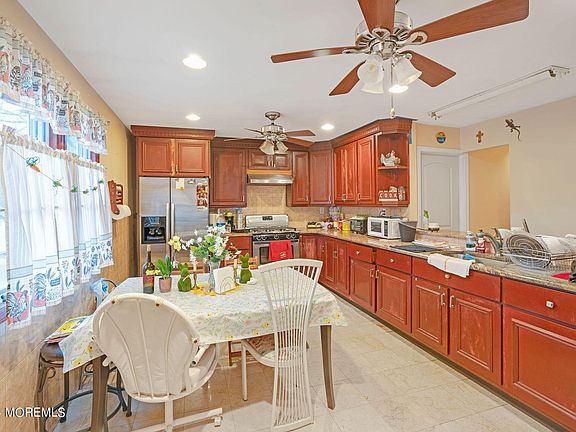 5th image of 729 Albert Avenue