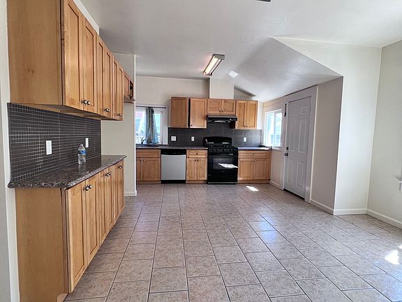5th image of 545 Elsie Ave