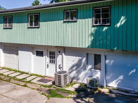 3rd image of 708 Dutch Valley Dr NE #B