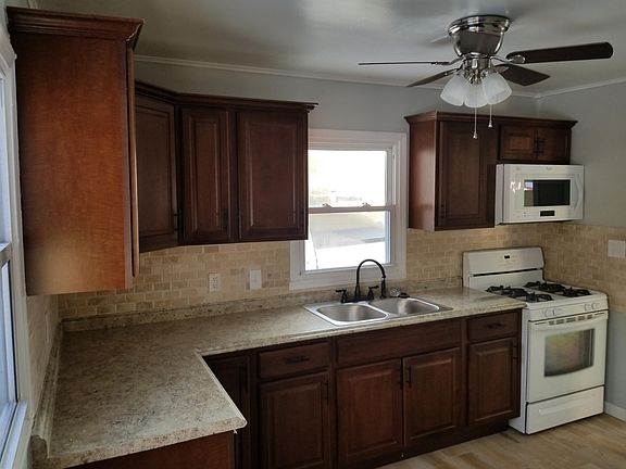 4th image of 211 W Ainsworth Blvd