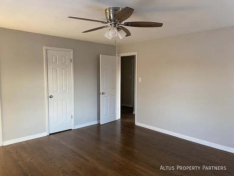 2439 W 116th St #2EAST — Photo 2