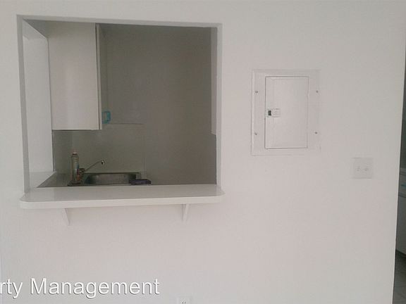 5th image of 704 14th St APT 12