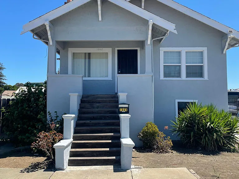 1668 Broadway St — Photo 1