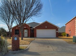 5451 Presidio Dr, Grand Prairie, TX 75052