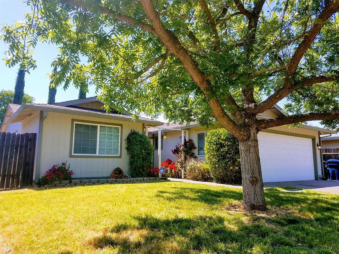 2500 Berrywood Dr photo 1