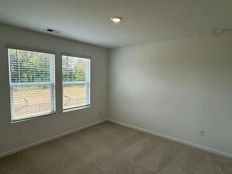 404 Silver Birch Ct — Photo 10