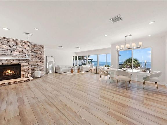 4th image of 1854 Venetian Point Dr