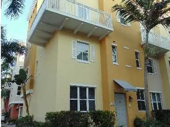 2334 Vintage Dr, Lighthouse Pt, FL 33064