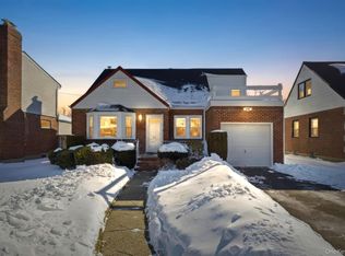 54 Aberdeen Road, New Hyde Park, NY 11040