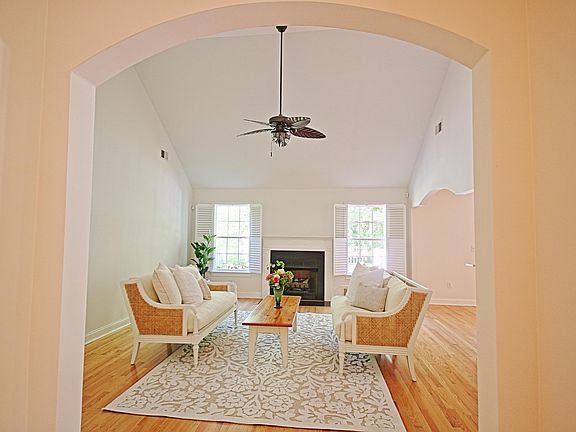 5th image of 1112 Holloway Ct
