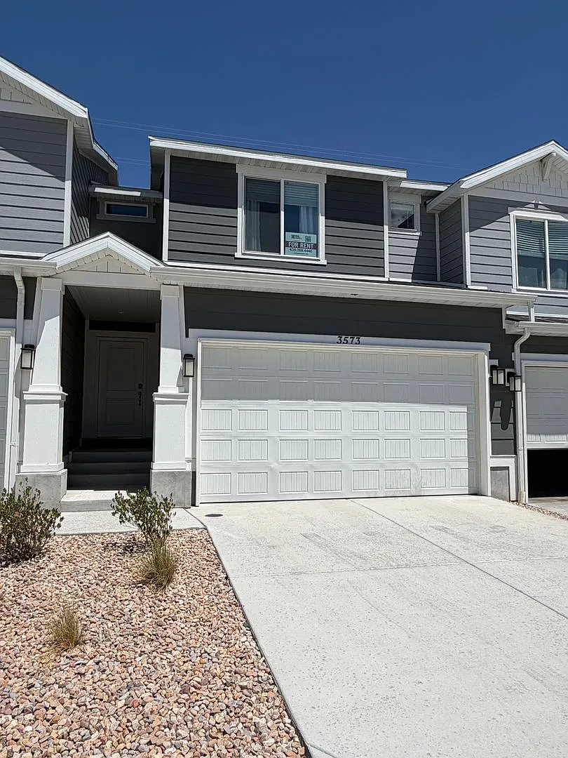 Beautiful, Like-New Townhome in Spanish Fork | 4 Bed, 3.5 Bath | Finished Basement with Kitchen |... — Photo 2