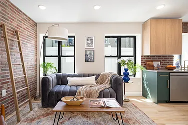 10 Prescott Street, #4