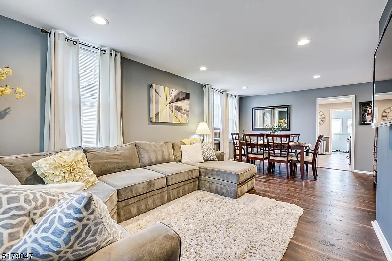 3 bed, 2.0 bath, $3,150 — Photo 4