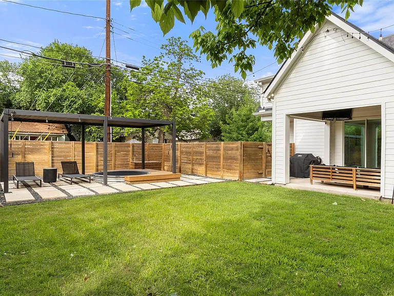 1129 Henninger St #B — Photo 30