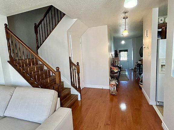 3rd image of 176 Cresthaven Dr #176
