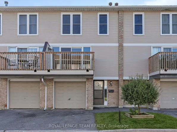 284 Dalehurst Dr #D, Ottawa, ON K2G 4J5