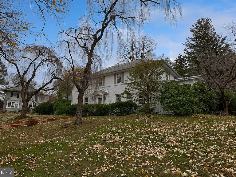 226 E Caracas Ave — Photo 65