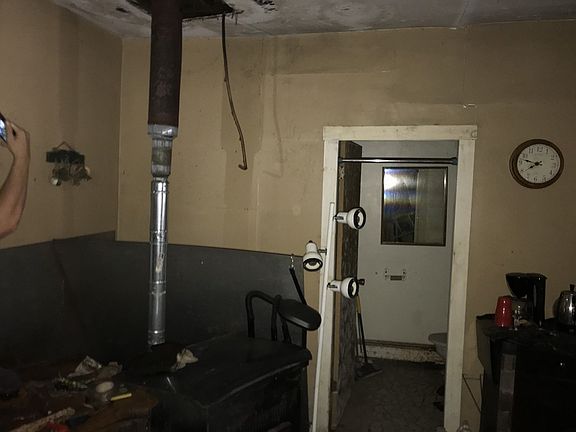 4th image of 818 Reed Rd