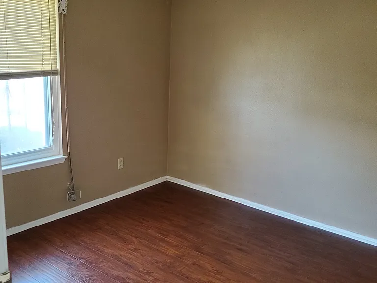 390 W Blaine St — Photo 11