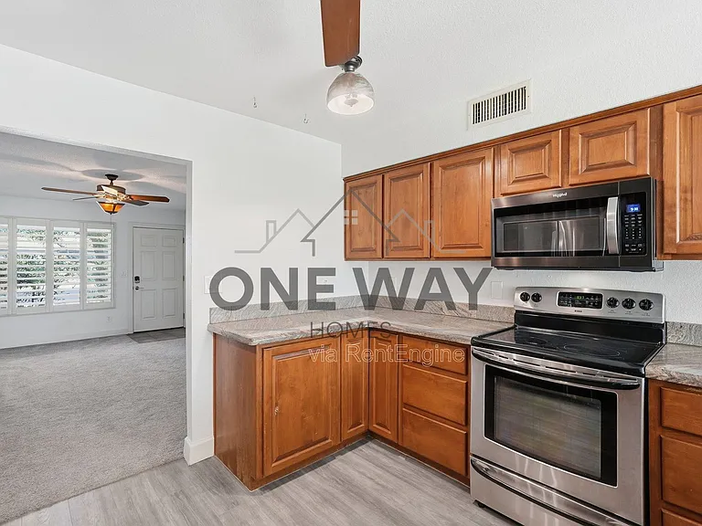 5749 S Farmer Ave — Photo 8