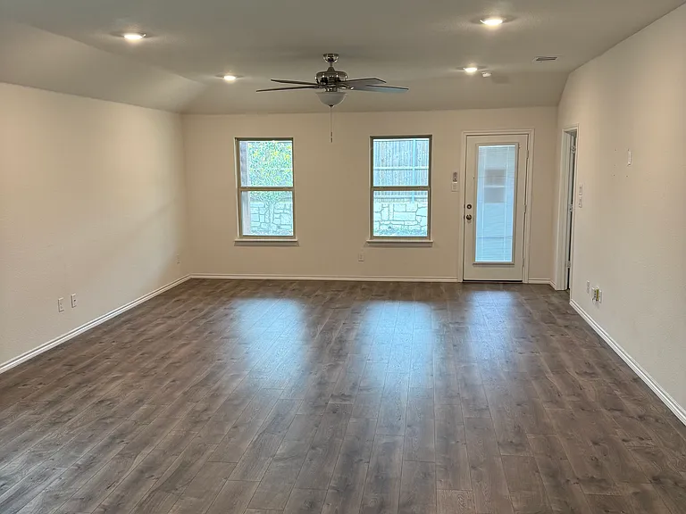 3154 Parsons St — Photo 3
