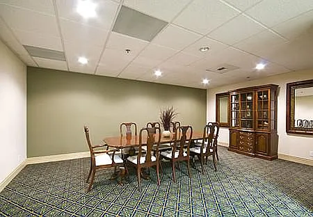 Catalina Apartments — Photo 31