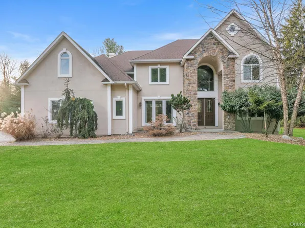 7 Hampton Rd, Airmont, NY 10901