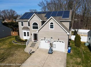 43 Lakeside Dr, Matawan, NJ 07747