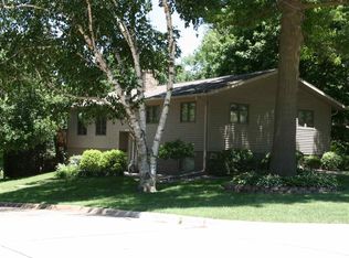 1628 Grandview Ct, Cedar Falls, IA 50613
