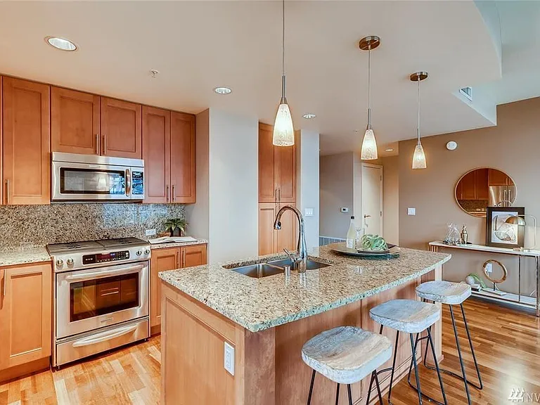 10610 NE 9th Pl #1507 — Photo 3