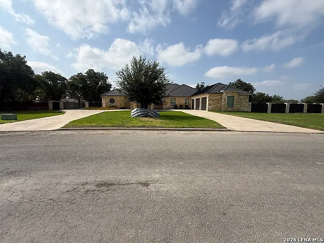 4 bed, 5.0 bath, 4720 sqft, $3,900 — Photo 4