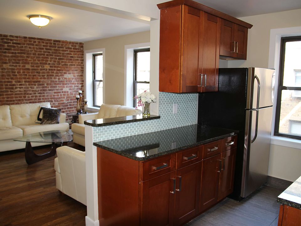 1st image of 2052 31st St APT C1